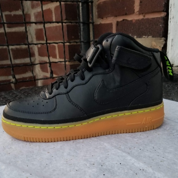 Nike Air Force 1 Mid LV8 - Picture 2 of 5
